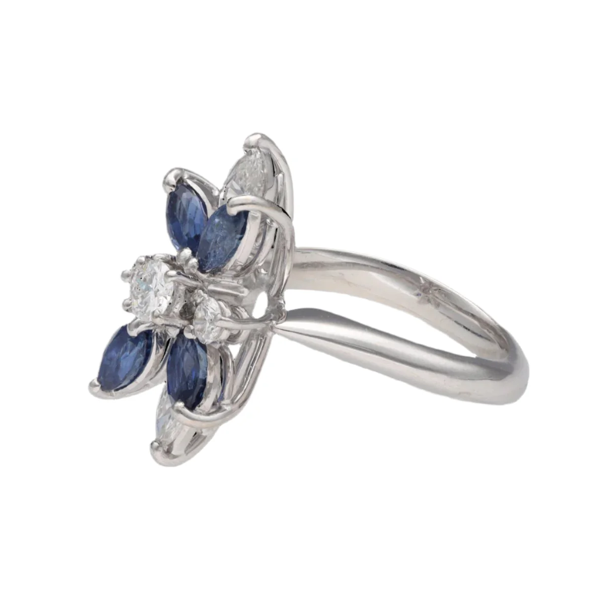 Bague en or blanc avec saphirs navettes et diamants brillants - Image 3