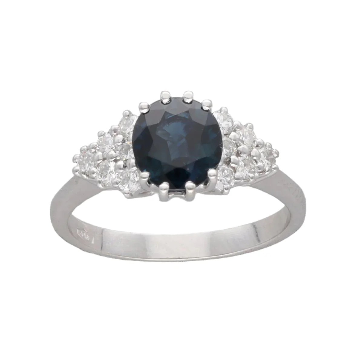 Bague en or blanc, saphir et diamants