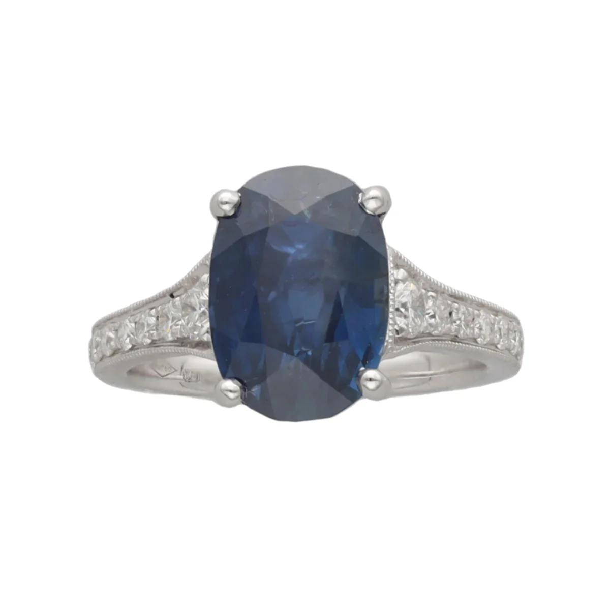 Bague en or gris, saphir et diamants