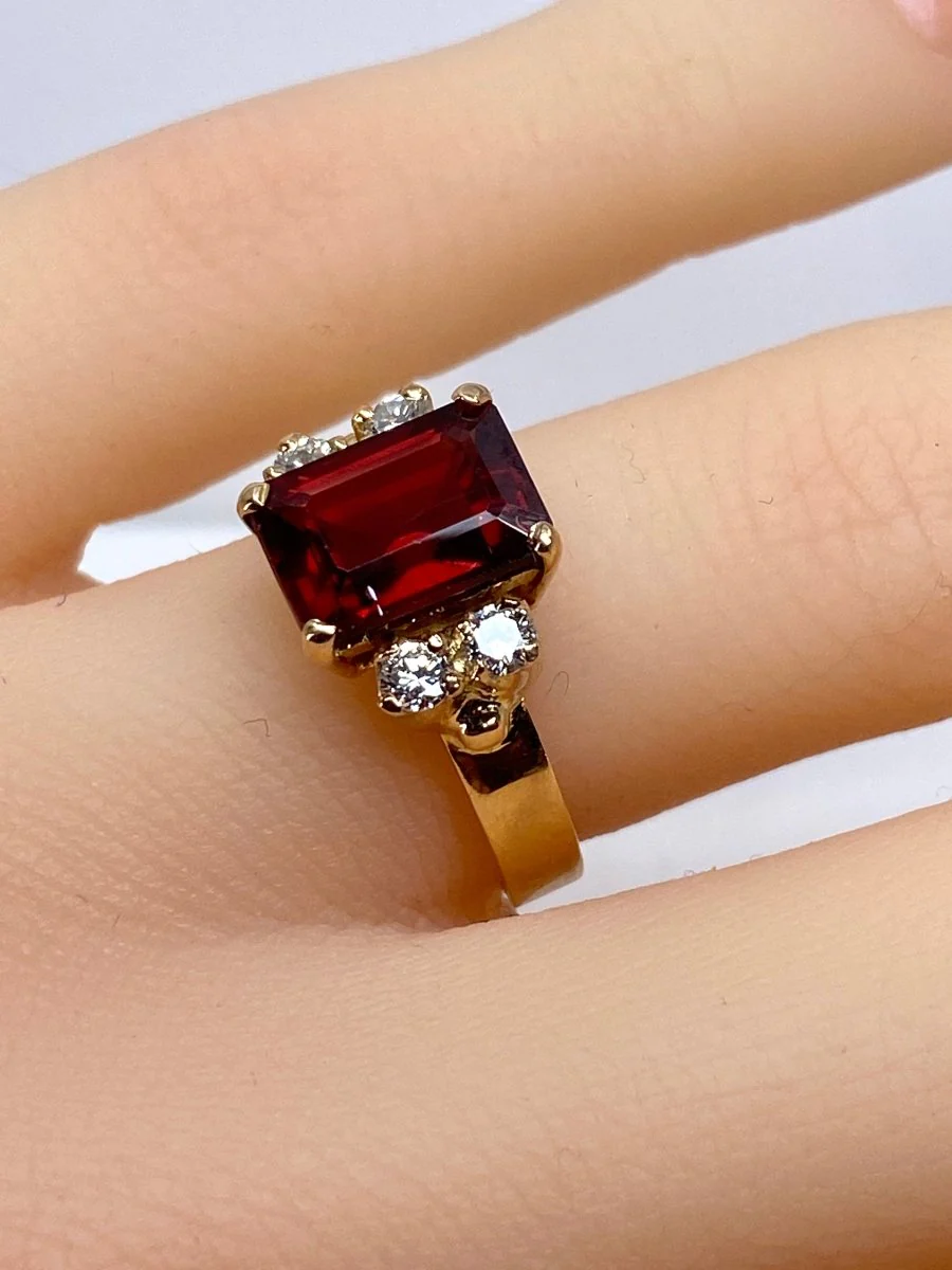 Bague en or jaune 18 carats , grenat et diamants - Image 4