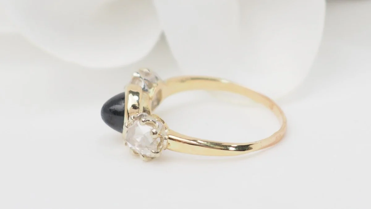 Bague Trilogie en or jaune, saphir et diamants - Image 5