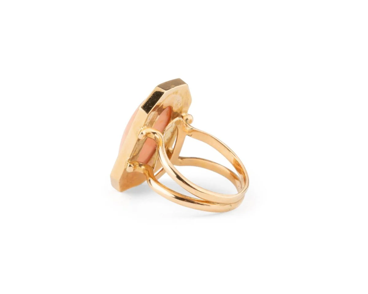 Bague Entourage en or jaune, corail et diamants - Image 3