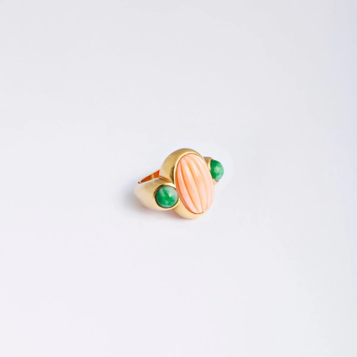 Bague en or jaune, corail et jade - Image 3