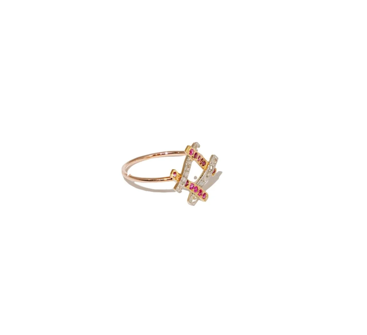 Bague en or jaune, diamants et rubis