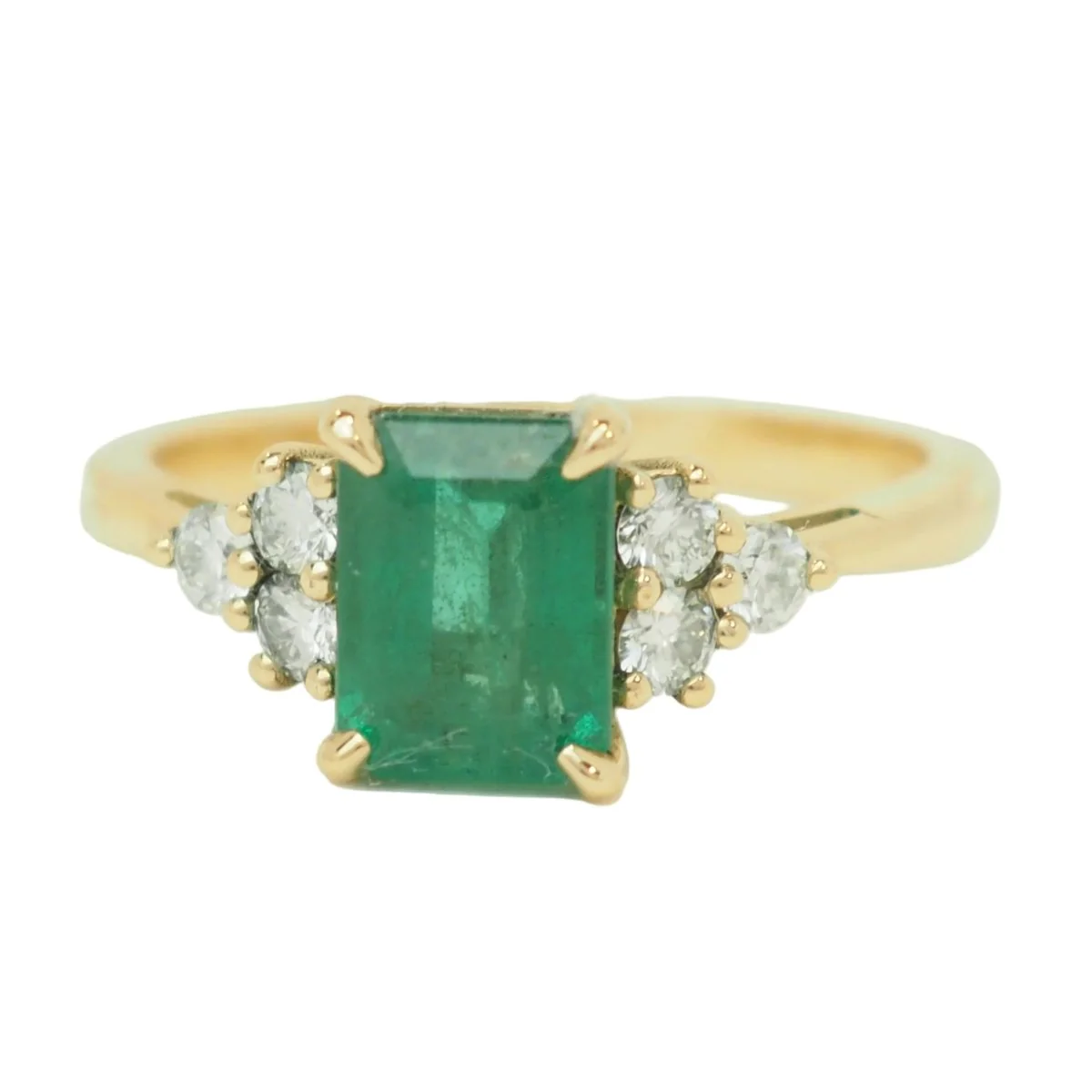 Bague en or jaune, émeraude et diamants
