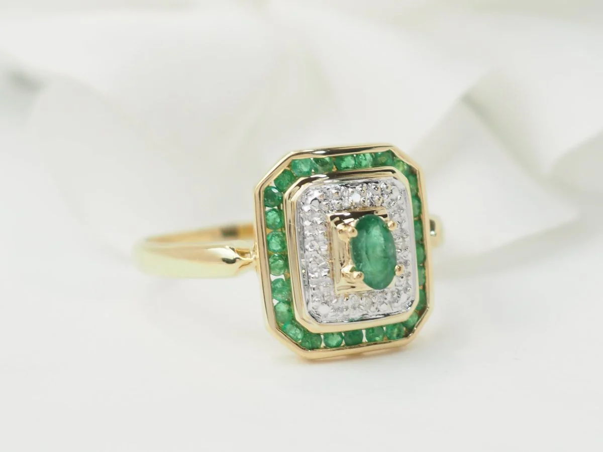 Bague en or jaune, émeraude et diamants - Image 4