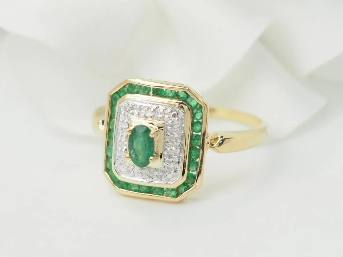Bague en or jaune, émeraude et diamants - Image 5