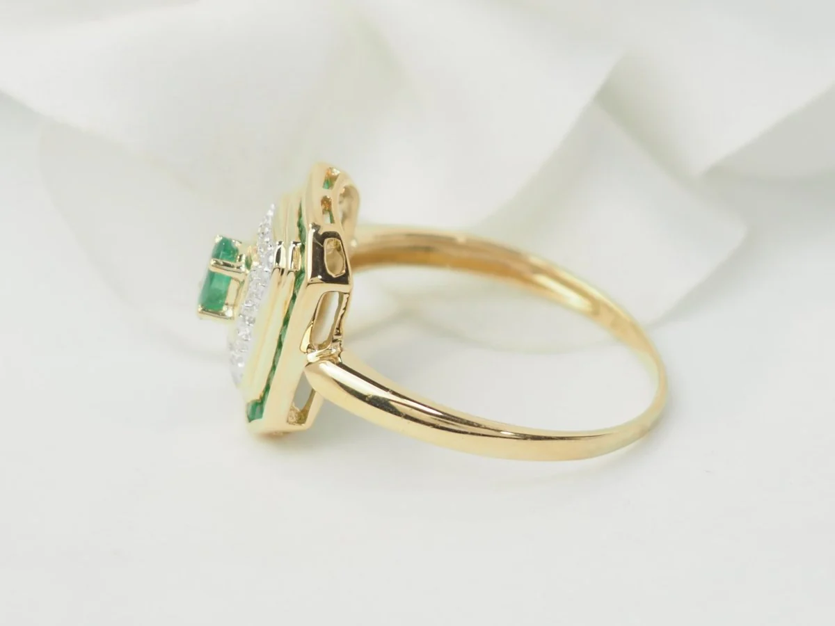 Bague en or jaune, émeraude et diamants - Image 6