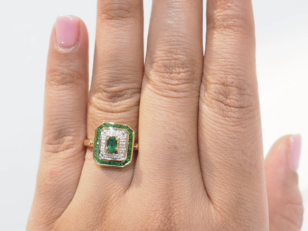 Bague en or jaune, émeraude et diamants - Image 8