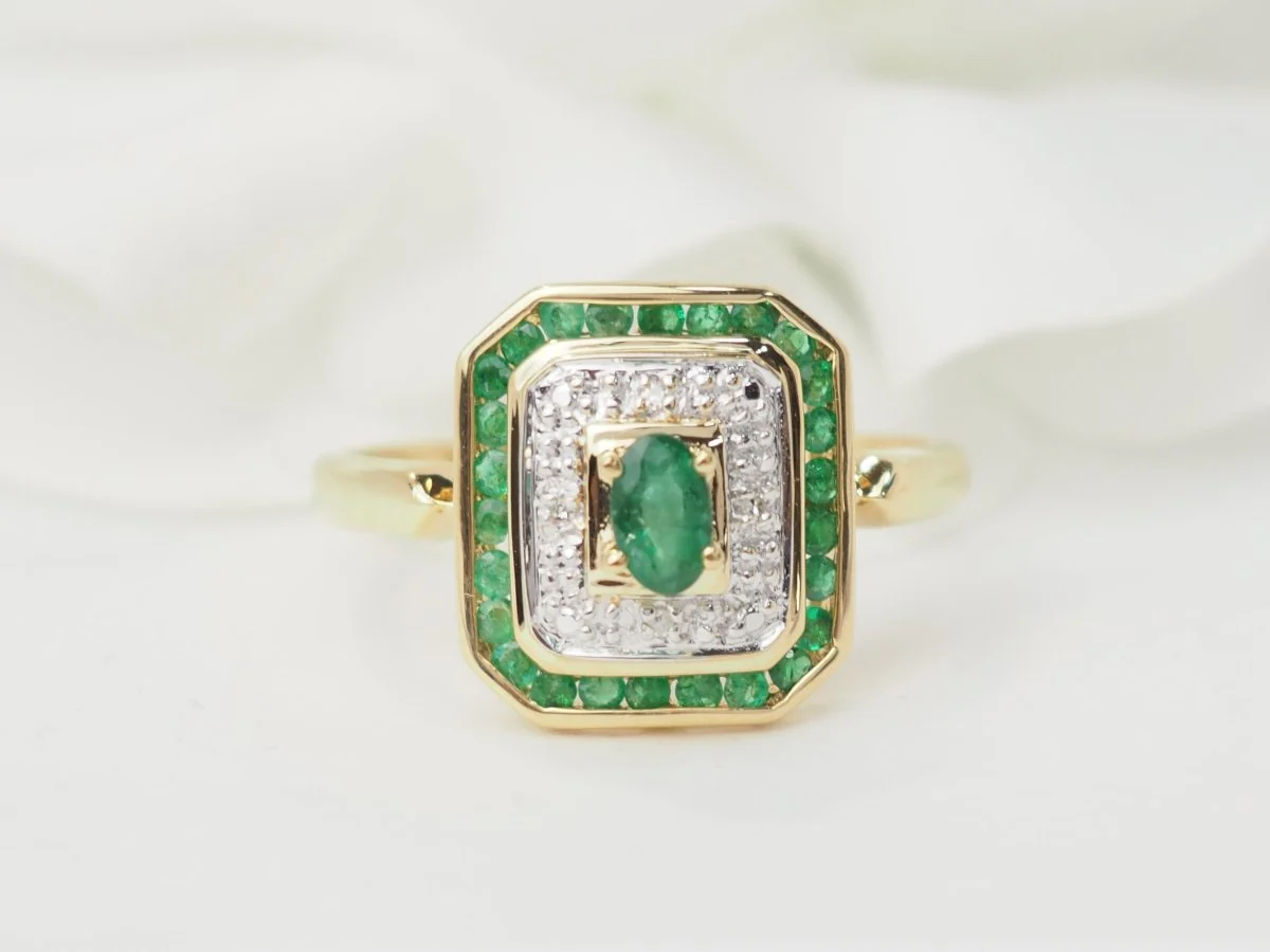 Bague en or jaune, émeraude et diamants - Image 9
