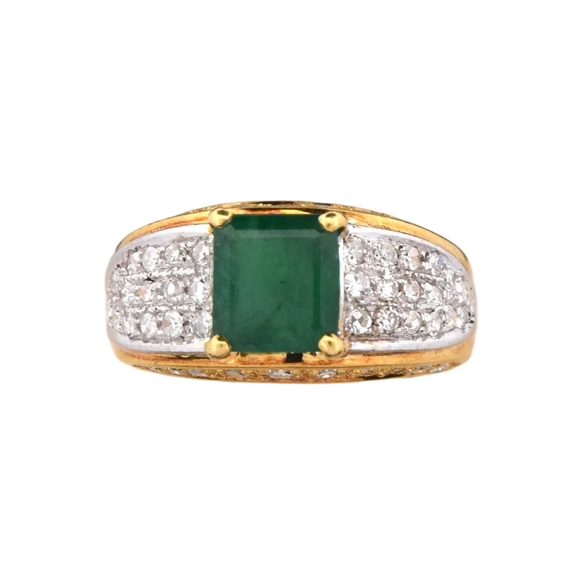 Bague Chevalière en or jaune, émeraude et diamants