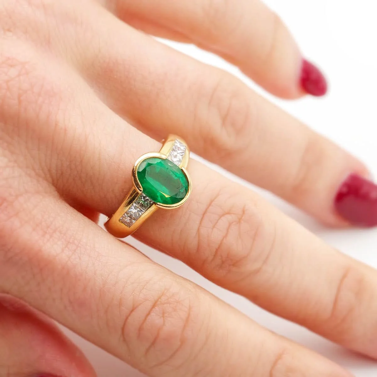 Bague Trilogie en or jaune, émeraude et diamants - Image 2