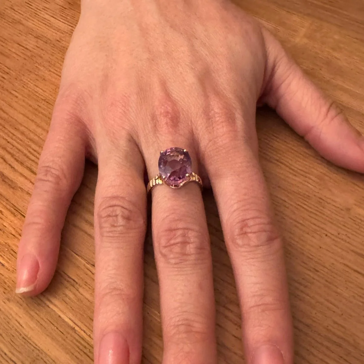 Bague Solitaire en or jaune et améthyste - Image 2