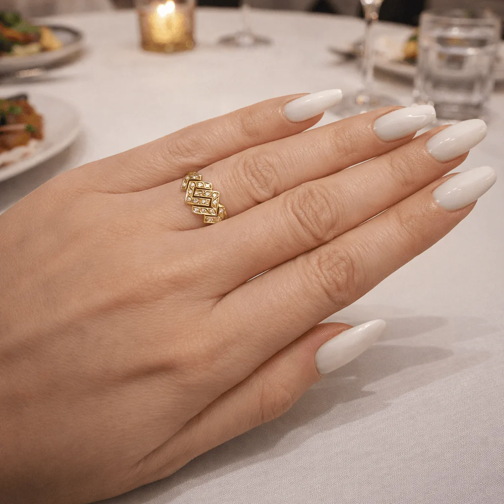 Bague Pavée en or jaune et diamants - Image 2