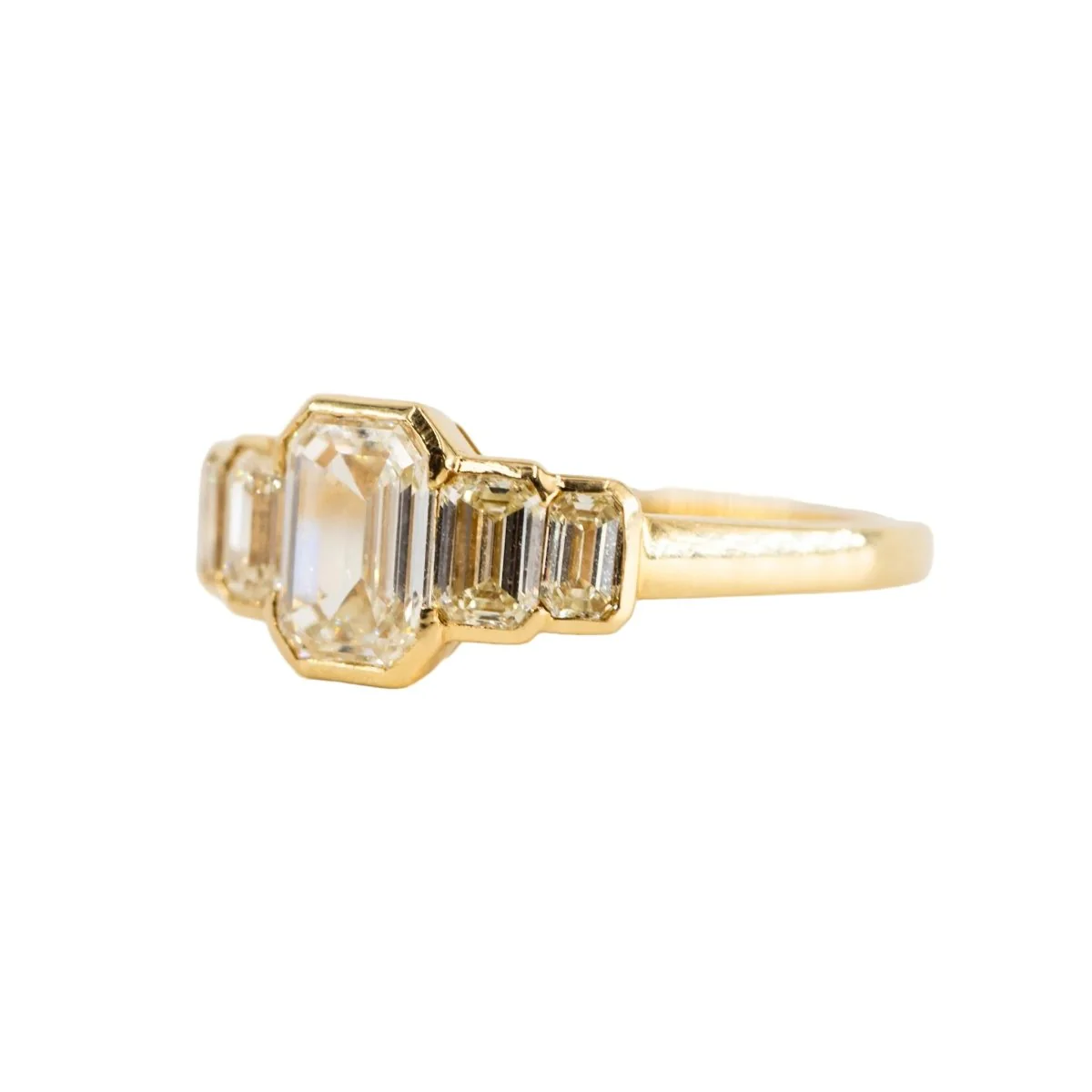 Bague en or jaune et diamants - Image 2