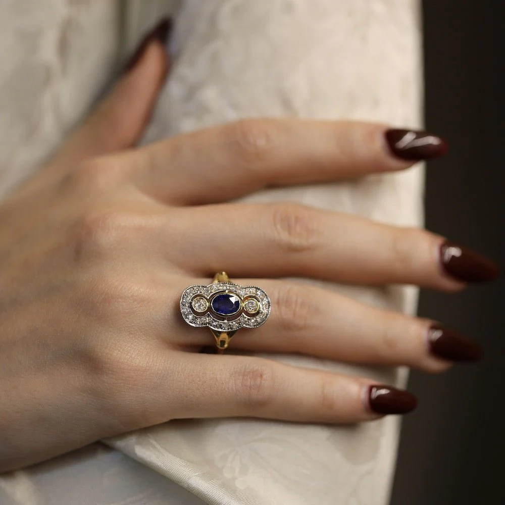 Bague en or jaune, or blanc, saphir et diamants - Image 2