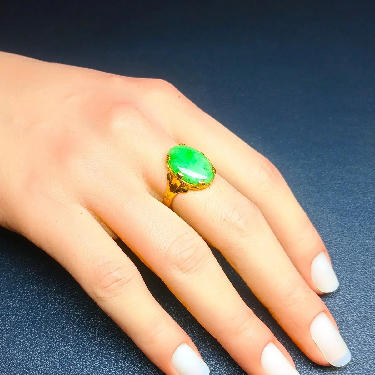 Bague Cocktail en or jaune et jade - Image 2