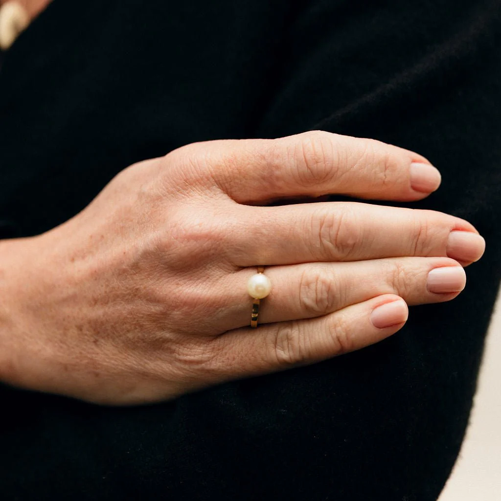 Bague en or jaune et perle - Image 2