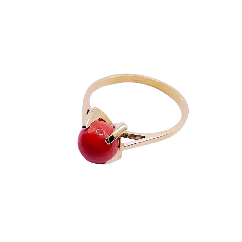 Bague en or jaune et perle de corail - Image 2