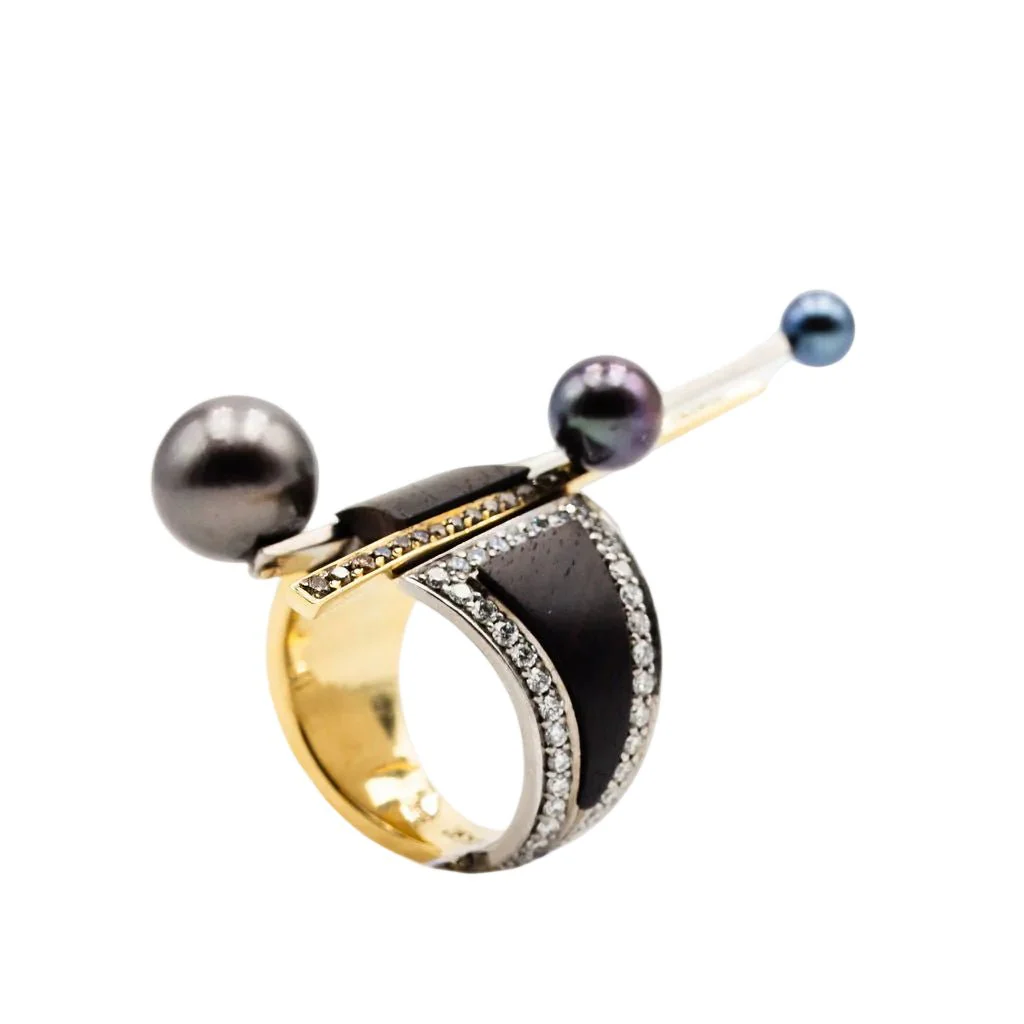 Bague en or jaune, or blanc, perles, essences boisées et diamants - Image 5