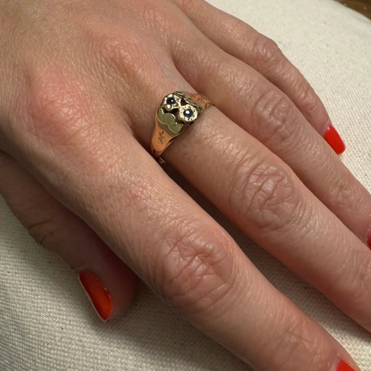 Bague en or jaune, or rose et saphirs - Image 2