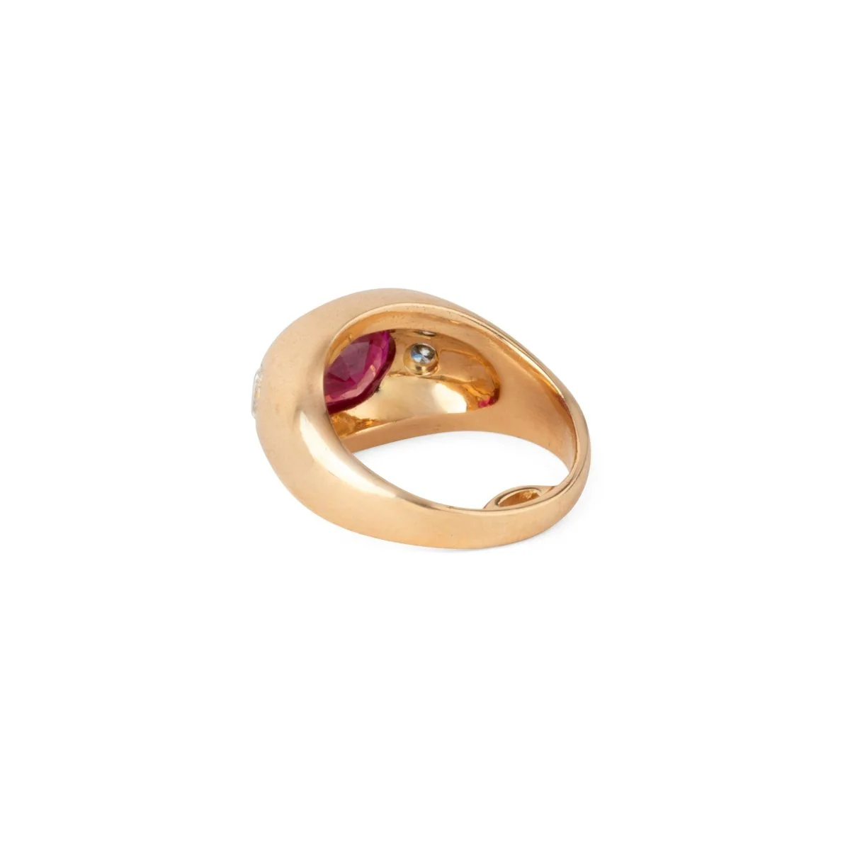 Bague en or jaune ornée d'un rubis épaulé de 2 diamants - Image 4