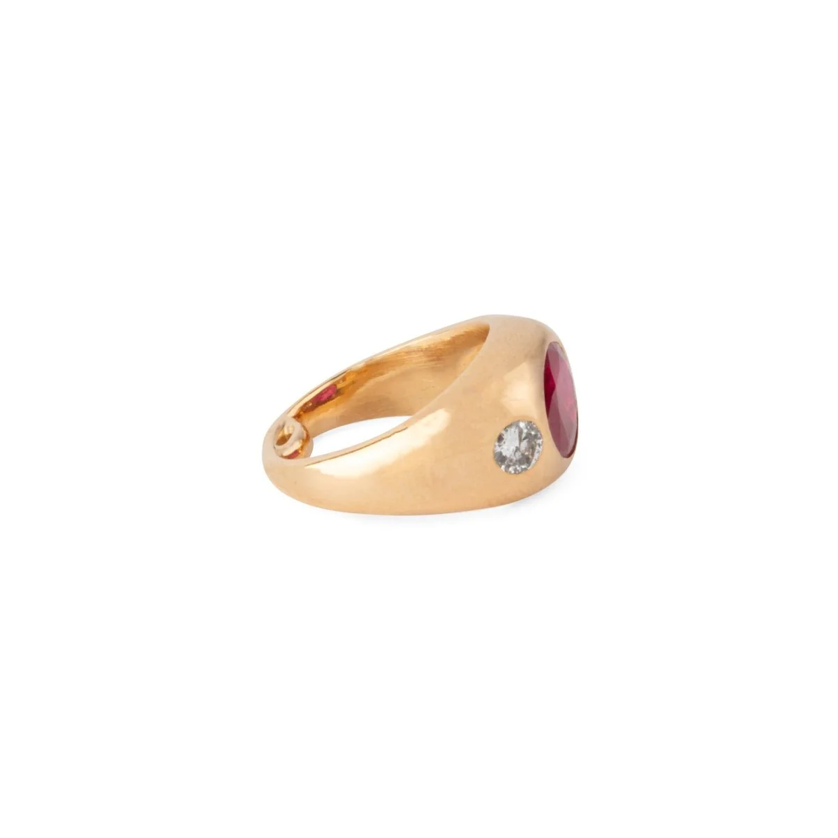 Bague en or jaune ornée d'un rubis épaulé de 2 diamants - Image 7