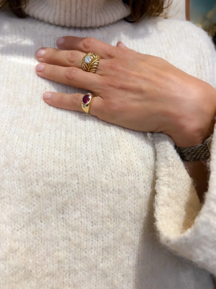 Bague en or jaune ornée d'un rubis épaulé de 2 diamants - Image 9