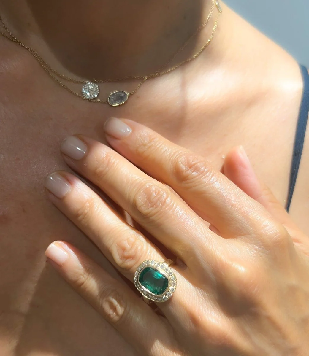 Bague en or jaune ornée d'une émeraude - Image 7