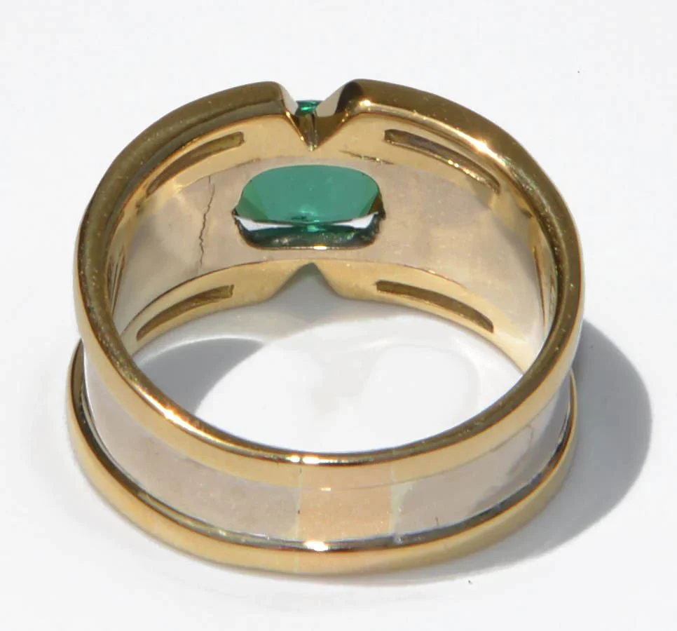 Bague jonc en or jaune ornée d'une Tourmaline sur une descente de diamant baguette - Image 4