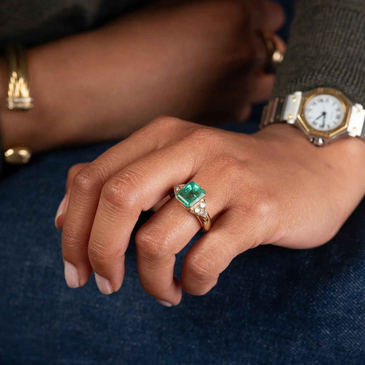 Bague en or jaune, émeraude de Colombie et diamants - Image 8