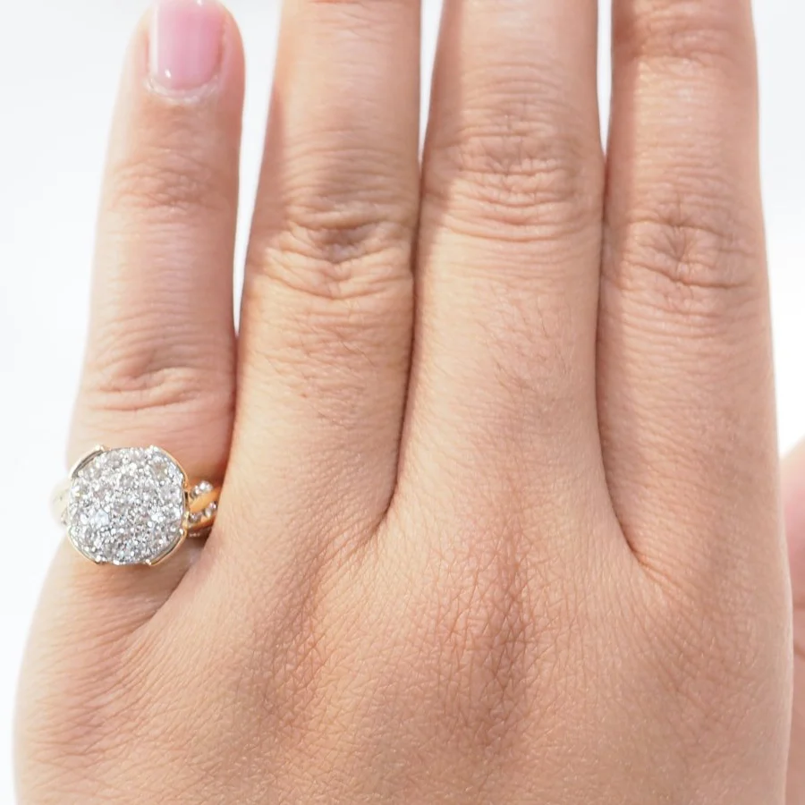 Bague Pavée en or jaune et diamants - Image 2