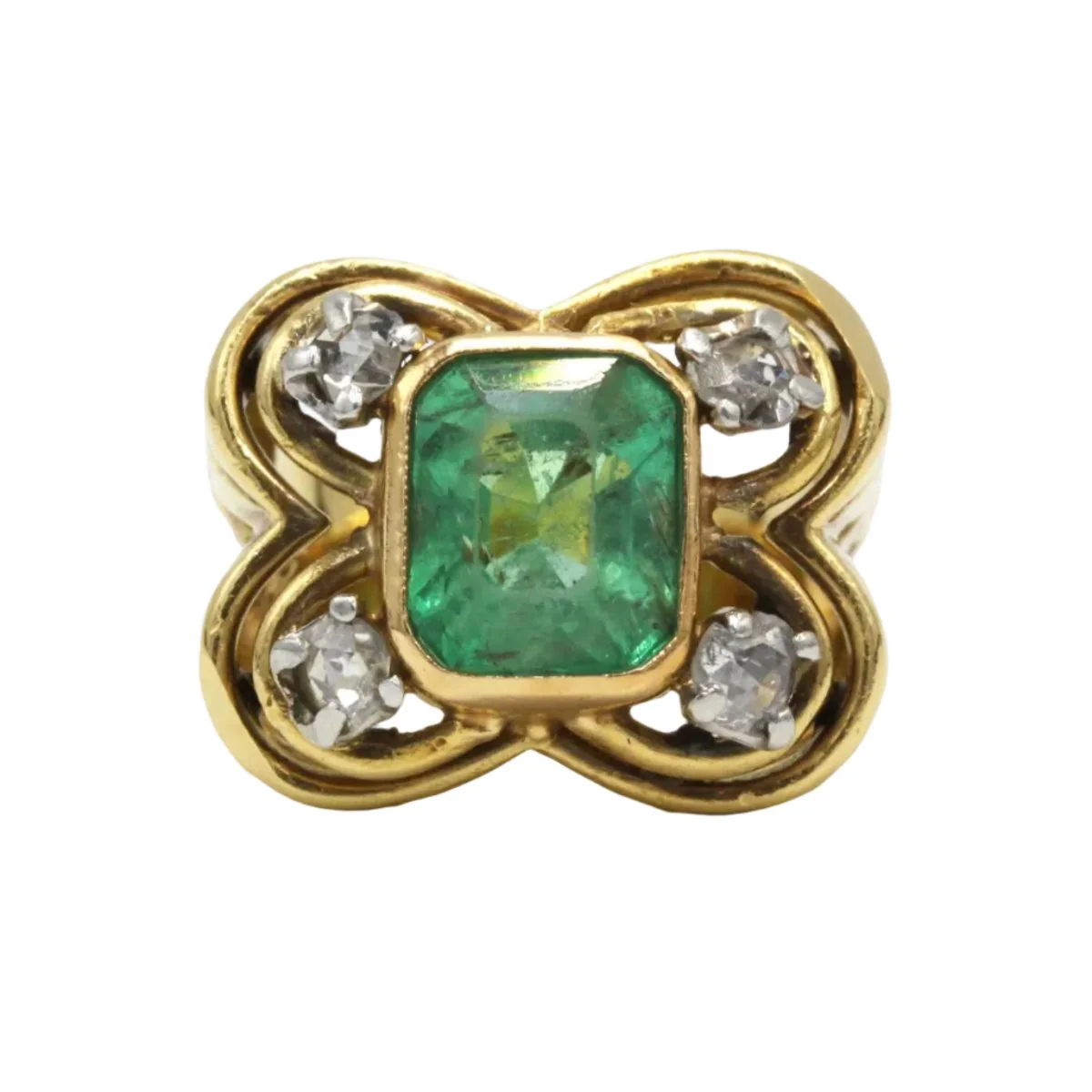 Bague en or jaune, platine, émeraudes et diamants