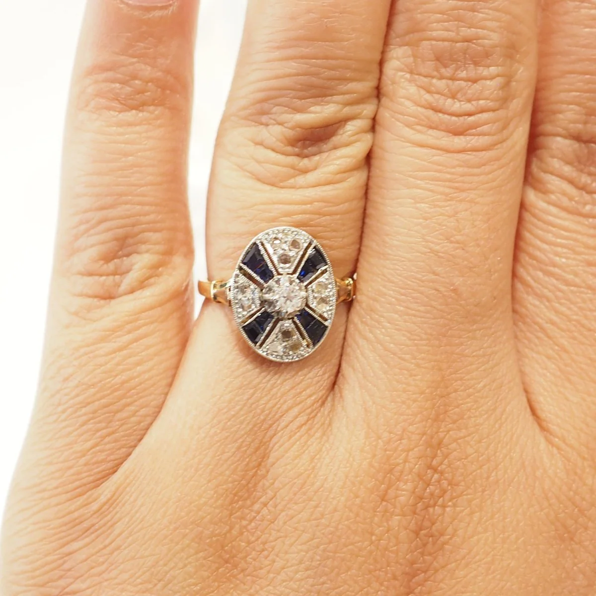 Bague en or jaune, platine, saphirs et diamants - Image 2
