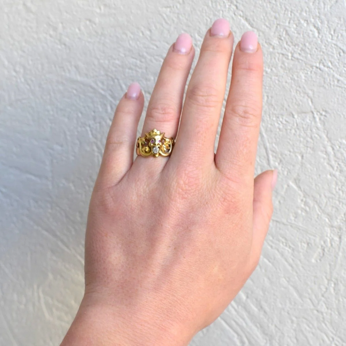 Bague en or jaune, rubis et diamant - Image 2