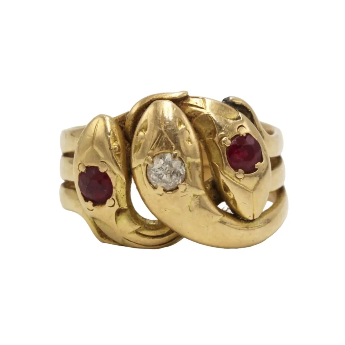 Bague en or jaune, rubis et diamants