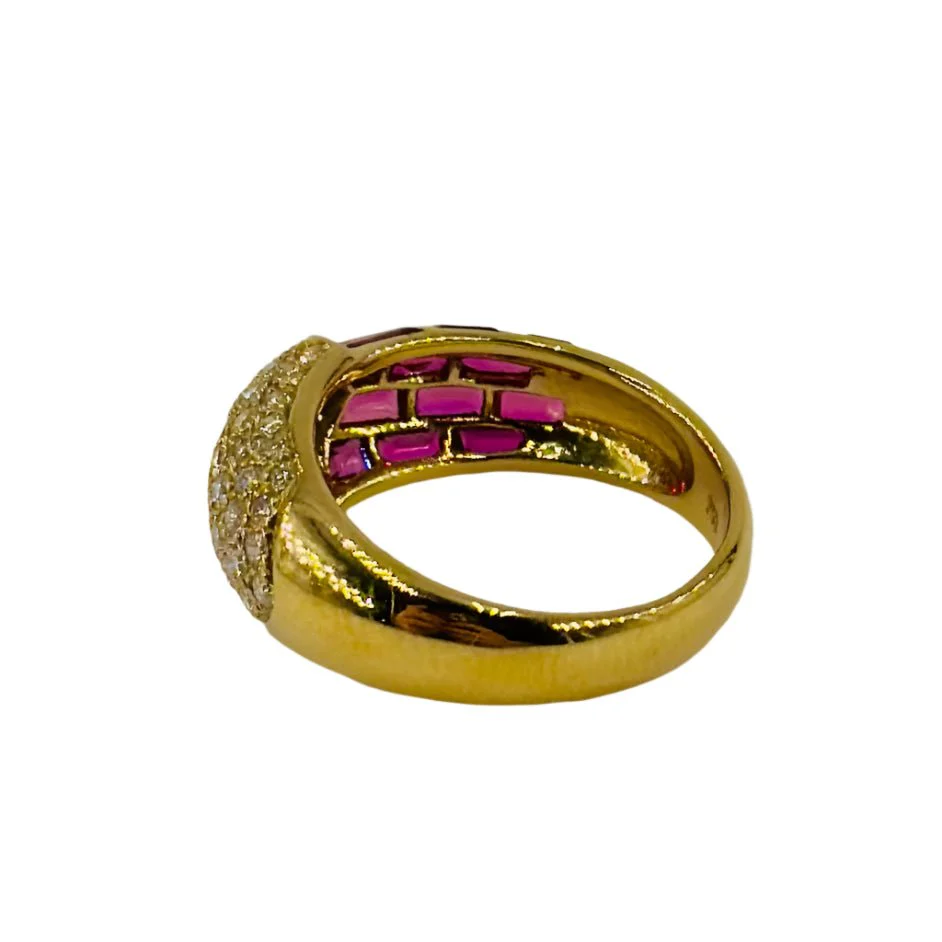 Bague Jonc en or jaune, rubis et diamants - Image 2