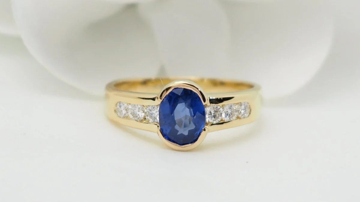 Bague Saphir de Ceylan en or jaune et diamants - Image 6
