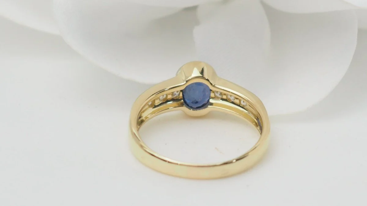 Bague Saphir de Ceylan en or jaune et diamants - Image 8
