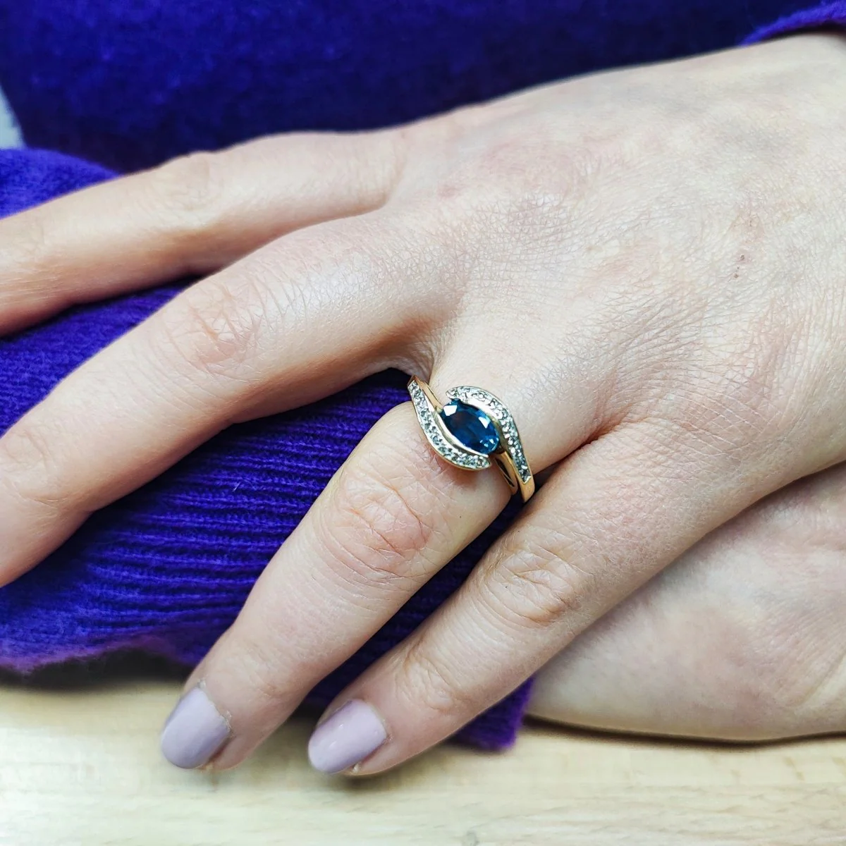 Bague Toi & Moi en or jaune, saphir et diamants - Image 2