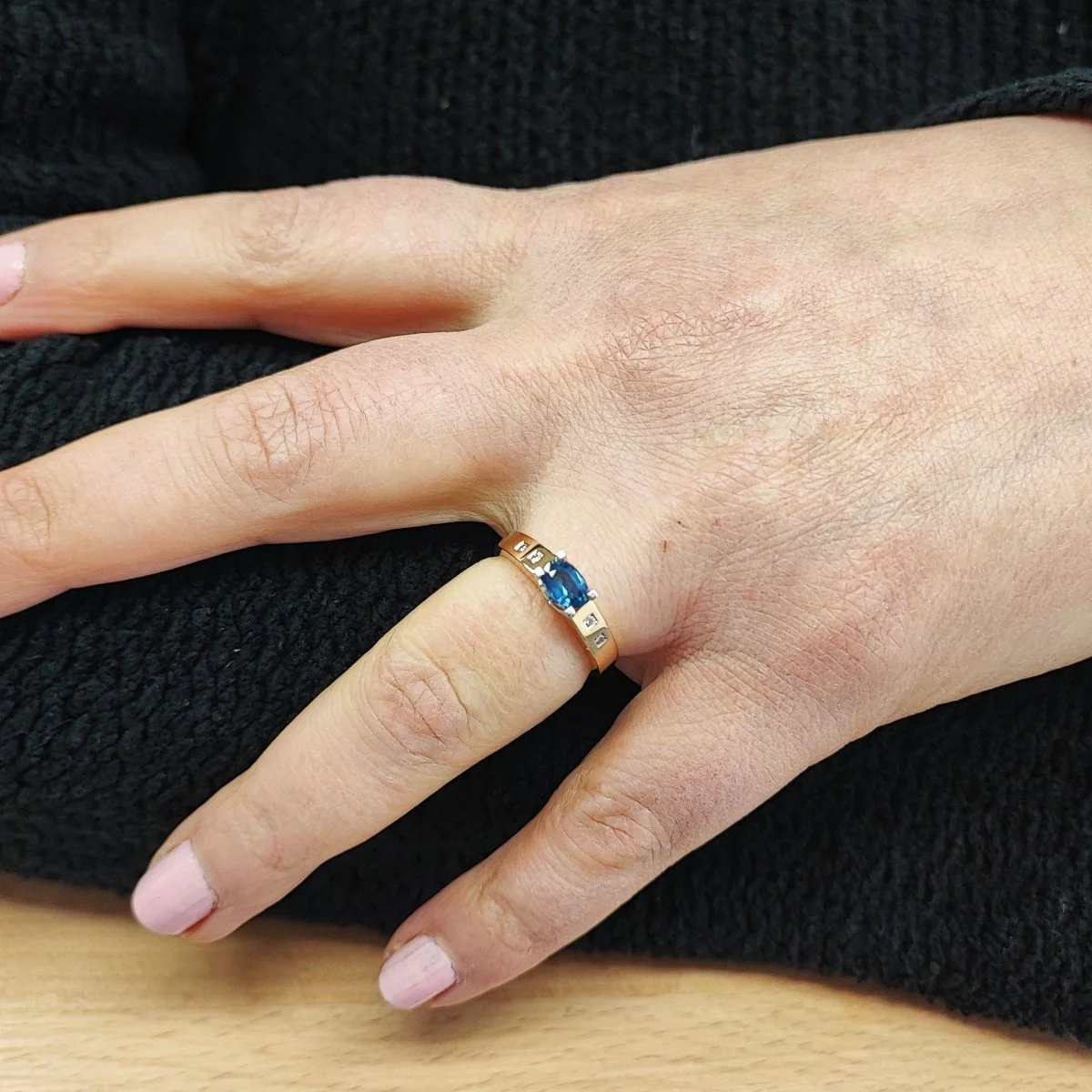 Bague en or jaune, saphir, et diamants - Image 5