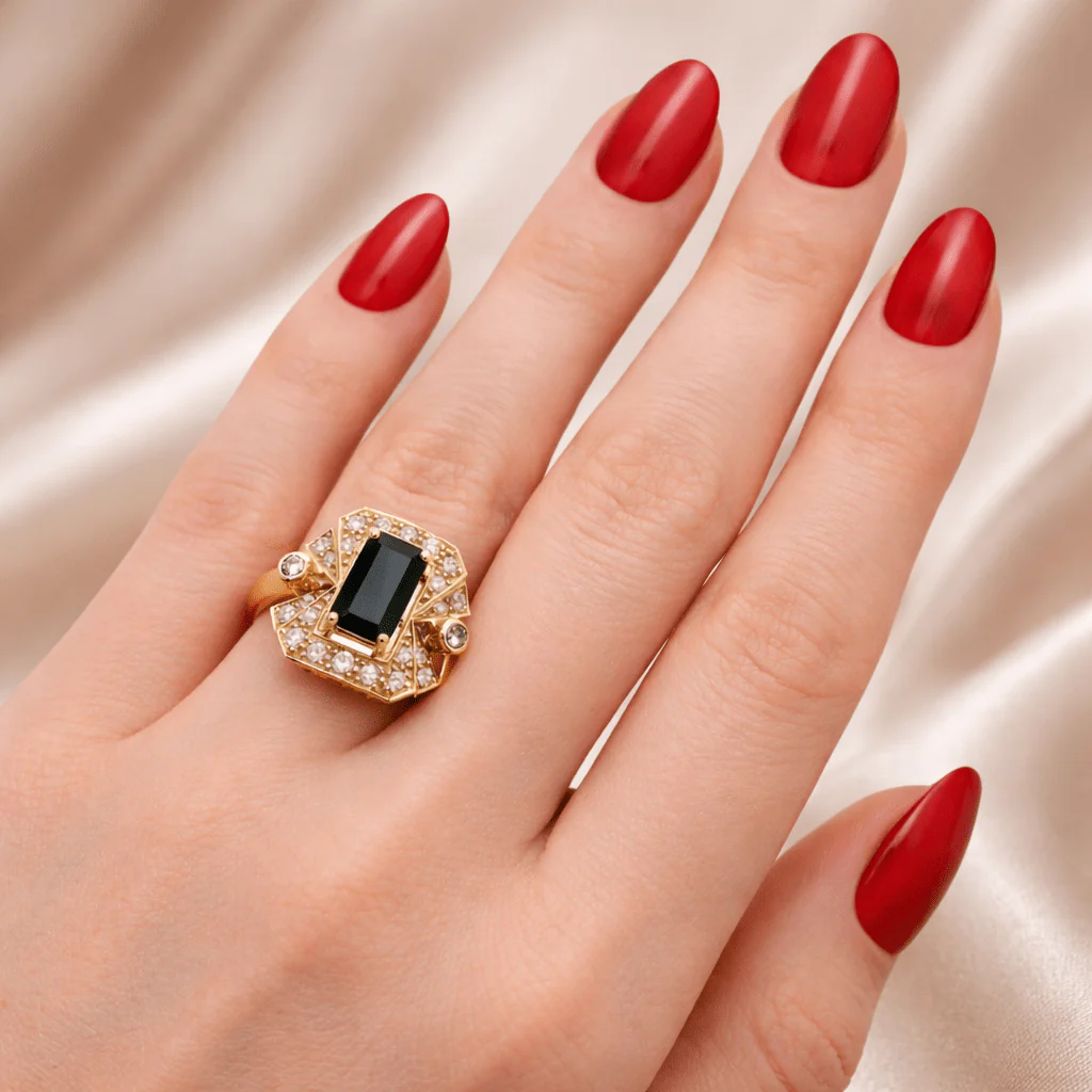 Bague en or jaune, saphir et diamants - Image 2