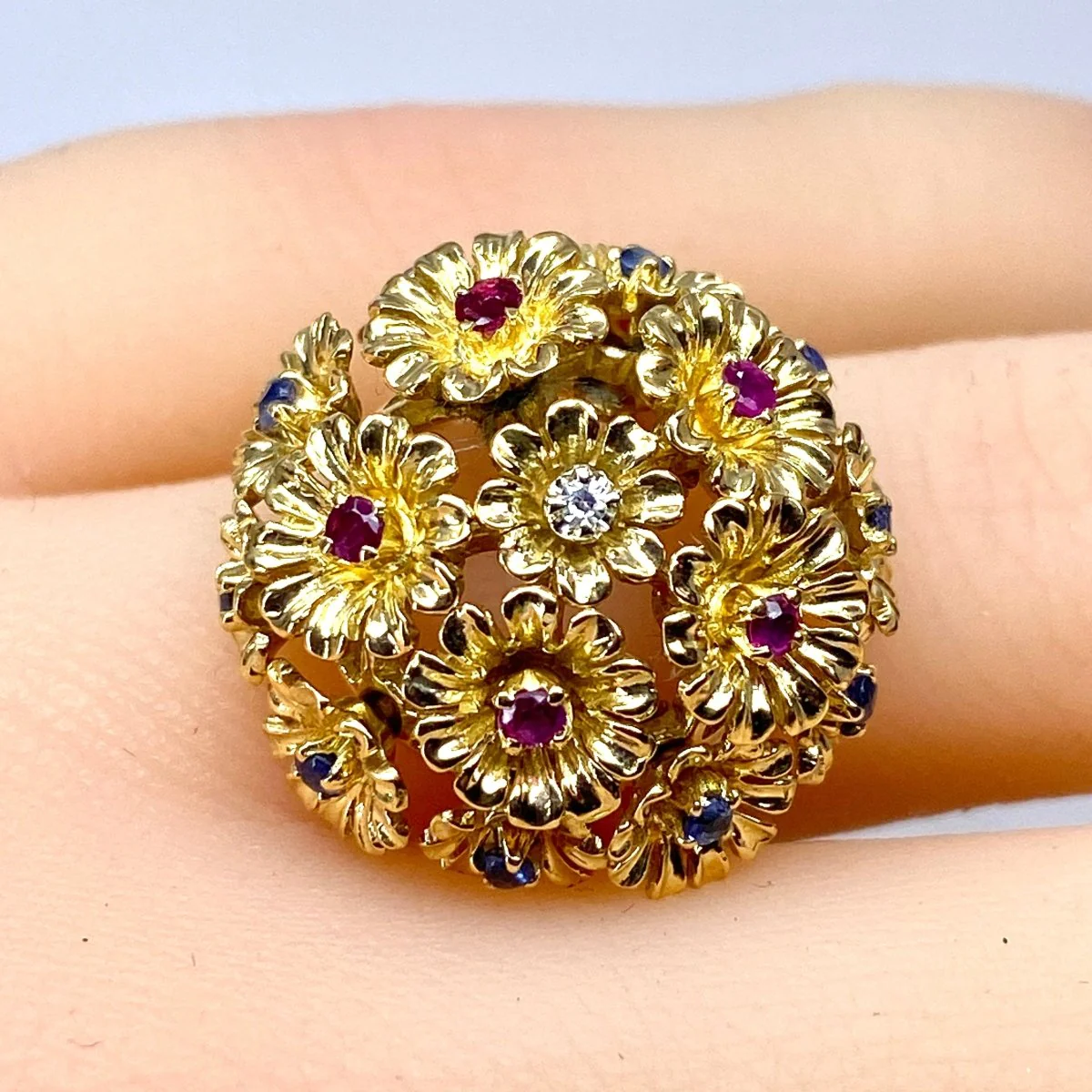 Bague Cocktail en or jaune, saphir, rubis et diamant - Image 2