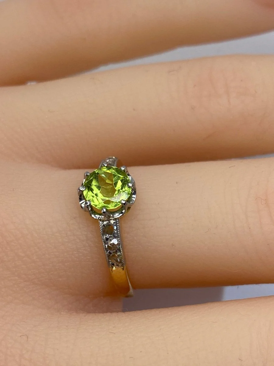 Bague en or jaune, péridot et diaamnts - Image 2
