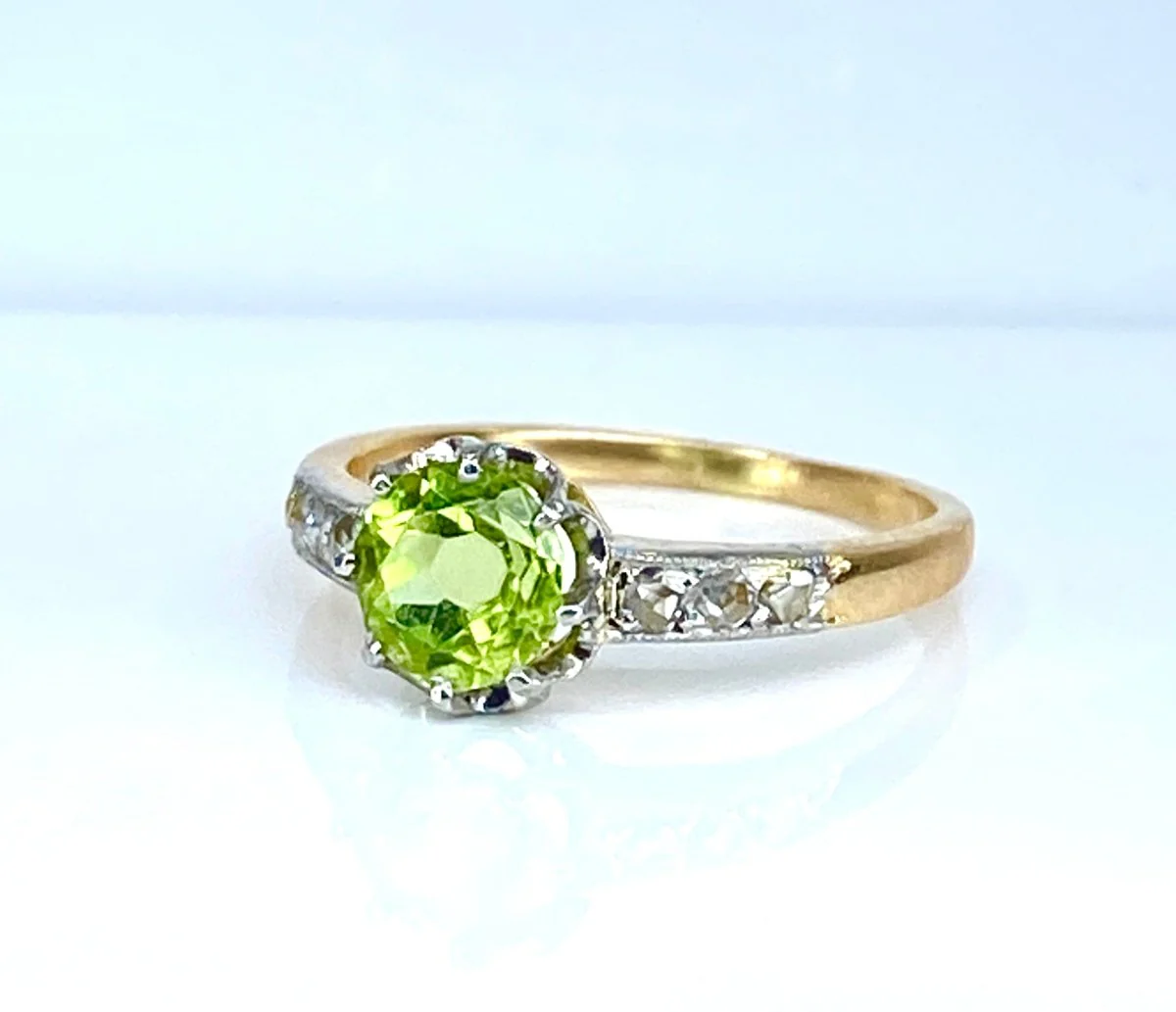 Bague en or jaune, péridot et diaamnts - Image 3