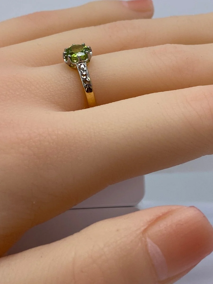 Bague en or jaune, péridot et diaamnts - Image 4