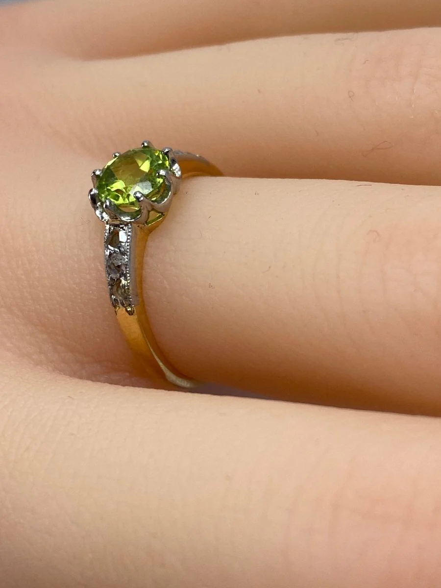 Bague en or jaune, péridot et diaamnts - Image 9