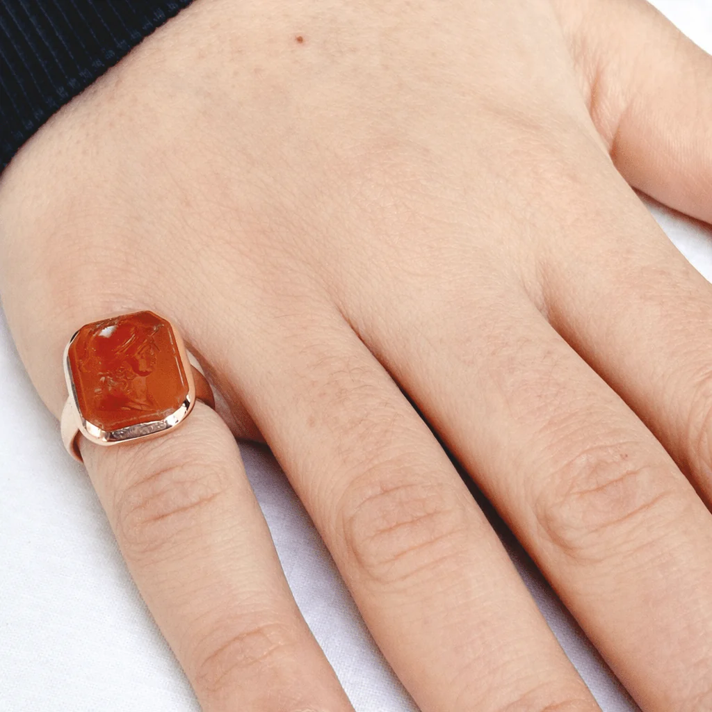 Bague en or rose et cornaline - Image 2