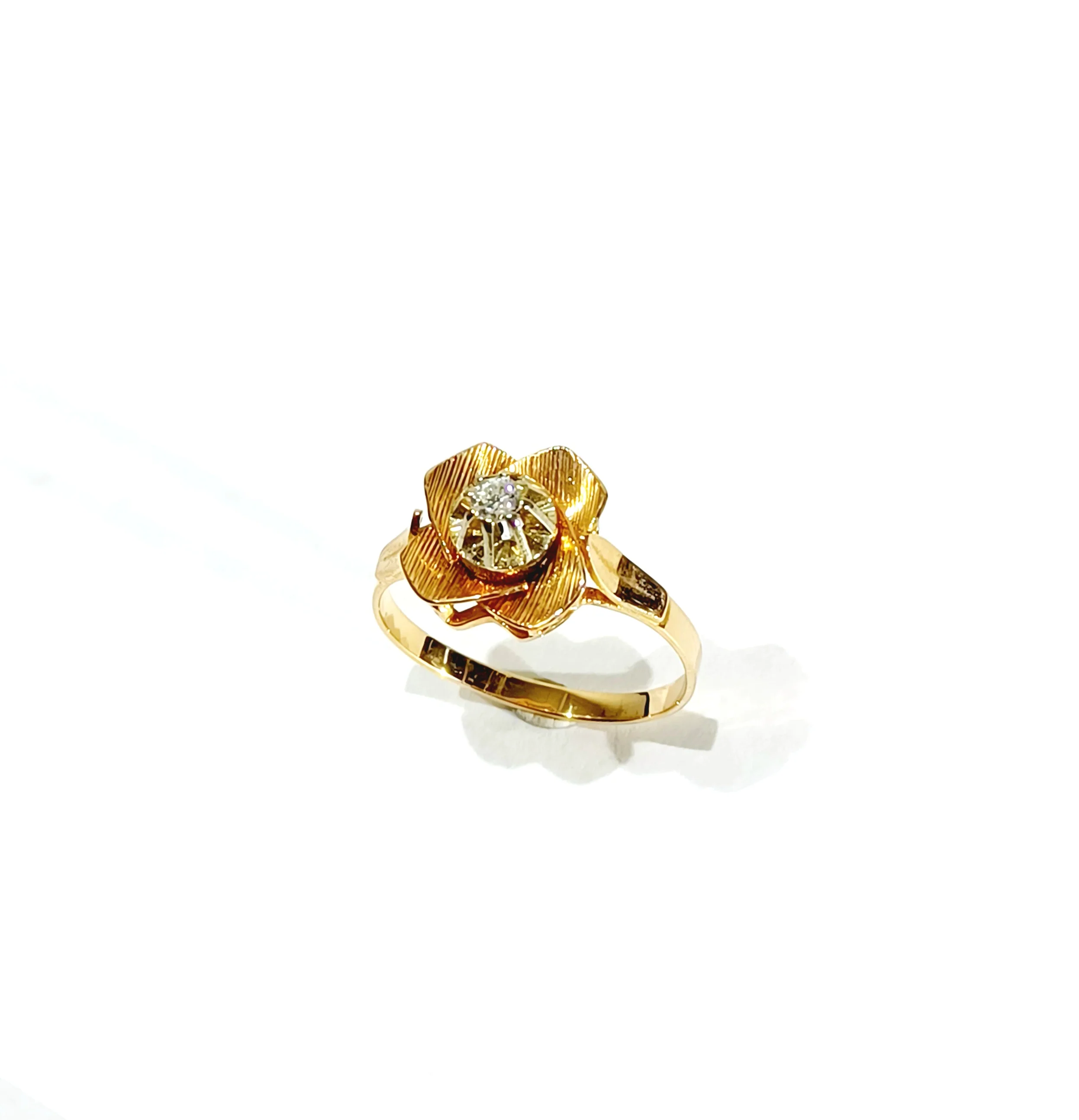 Bague en or rose et diamants - Image 8