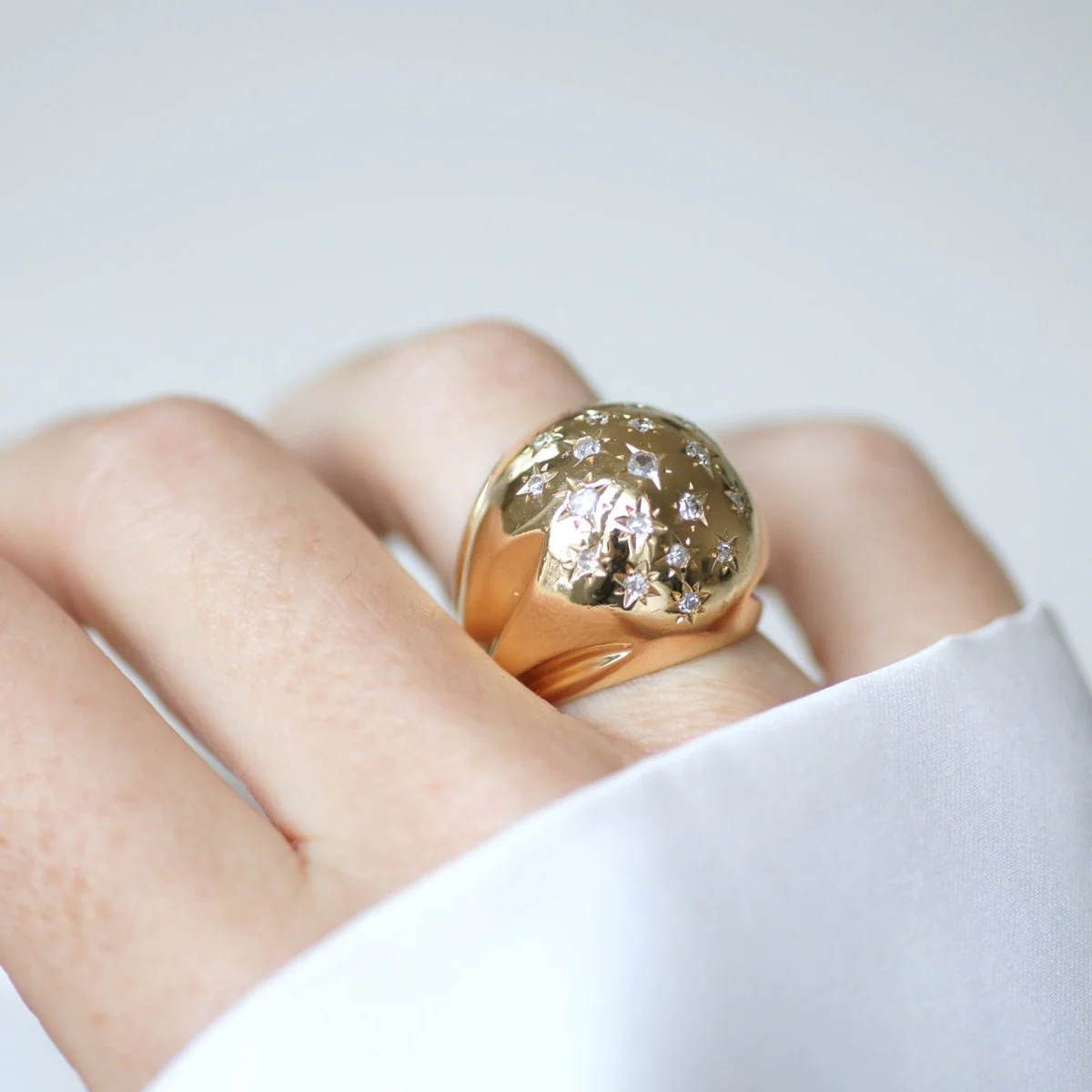Bague Dôme en or rose et diamants - Image 2